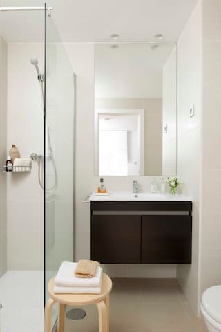 Trendy Apartment Near Museums by Eric Vökel Atocha gallery image 5