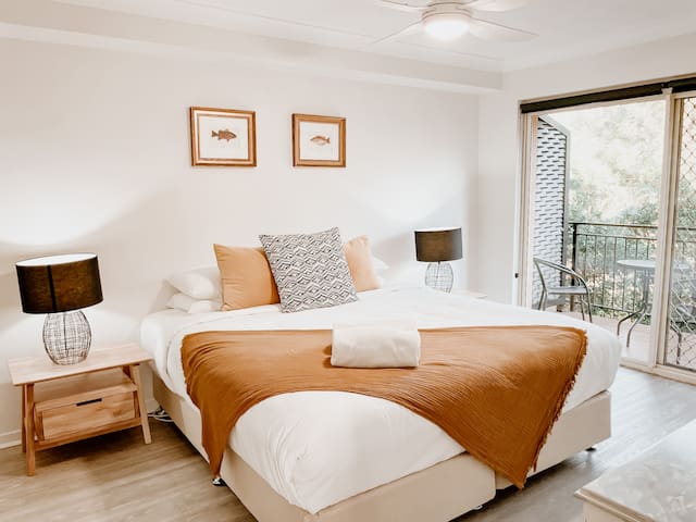 Sea Breeze Balcony Apartment