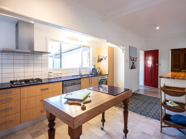 Farm house-sleeps up to 10 gallery image 2