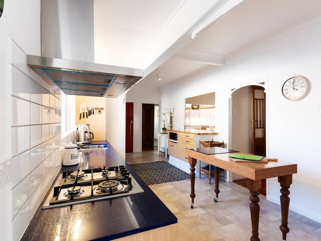 Farm house-sleeps up to 10 gallery image 3