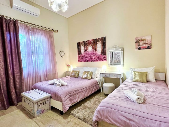 Cama doble e individual. Amplio dormitorio ideal para tres huéspedes