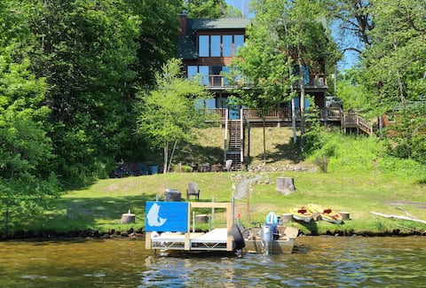 Mia's Black Dog Lodge on beautiful Big Lake Chetac