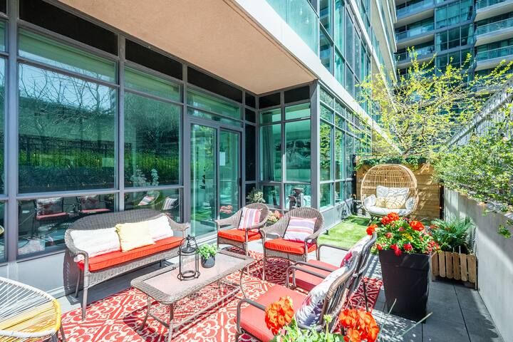 Luxury Toronto Downtown Condo with Private Terrace gallery image 3
