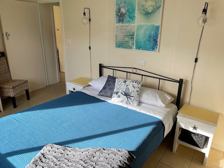 Master Bedroom - 1 Queen Size Bed