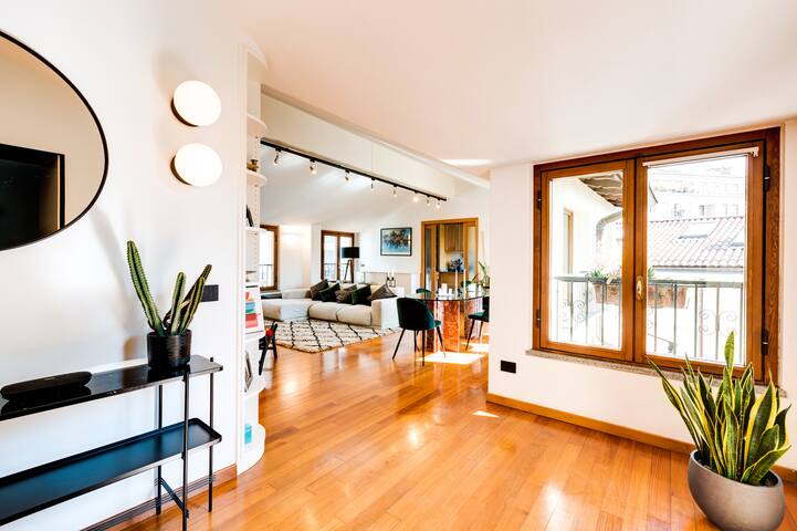 Duomo Penthouse with Terrace and Stunning Views gallery image 2