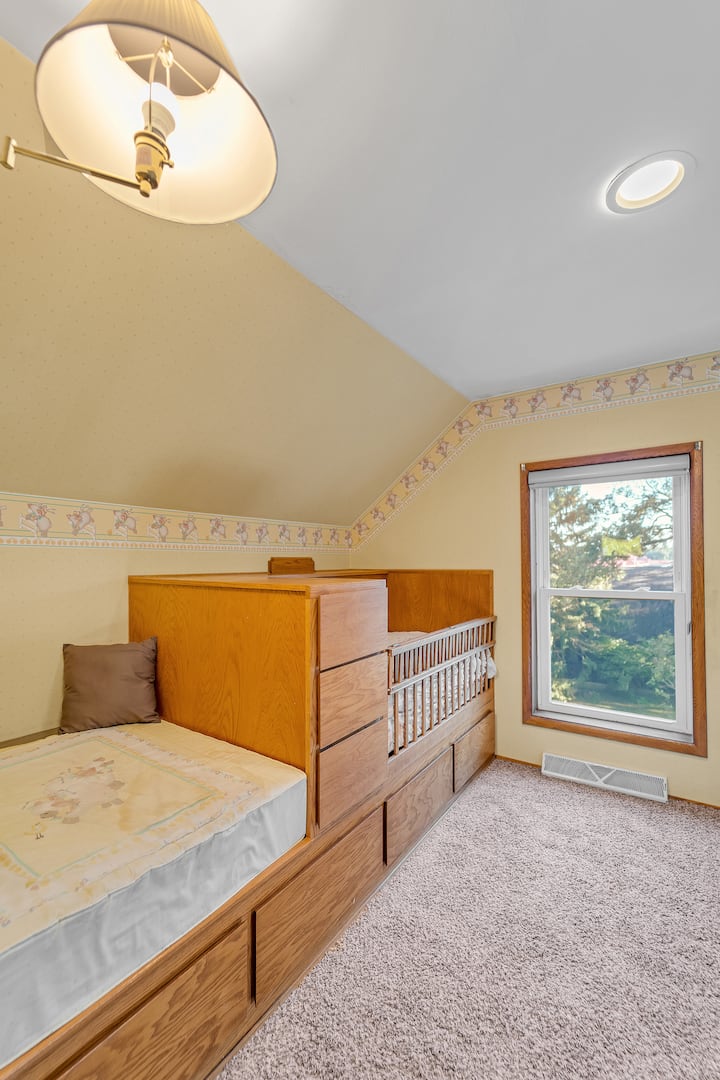 Detská prebaľovacia stanica a detská postieľka