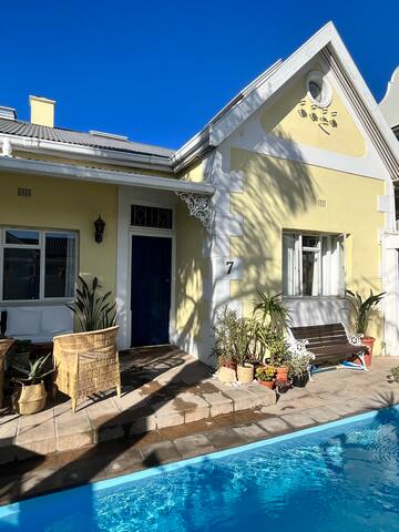 Beautiful Victorian house with pool gallery image 3