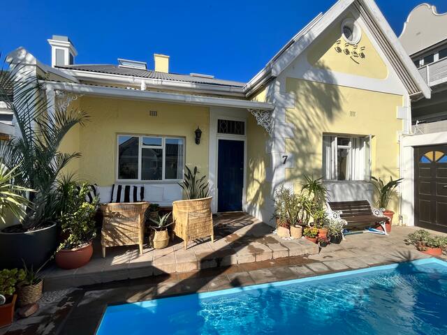 Beautiful Victorian house with pool gallery image 4