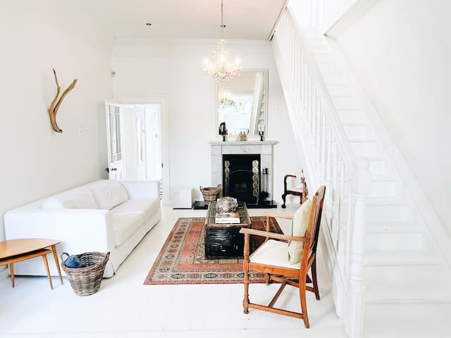 Beautiful Victorian house with pool