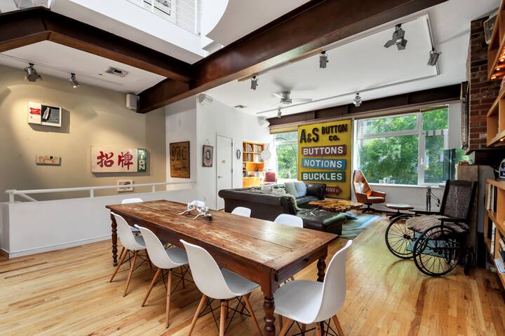 Spectacular East Village Townhouse with garden gallery image 2