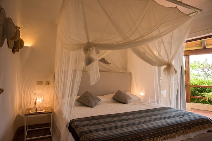 带独立卫生间和露台的主双人房