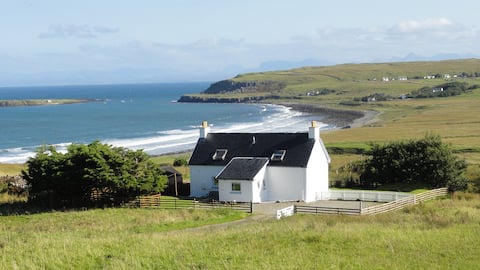 Driftwood Cottage Skye - 2 bedrooms with sea view