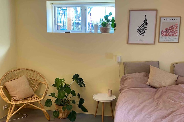 Værelse - seng 140 ซม.