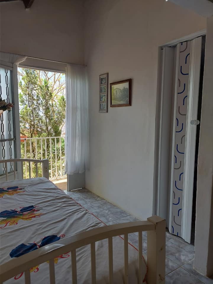 Entrance with additional bed