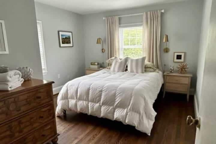 Dormitorio tamaño queen: cama de matrimonio