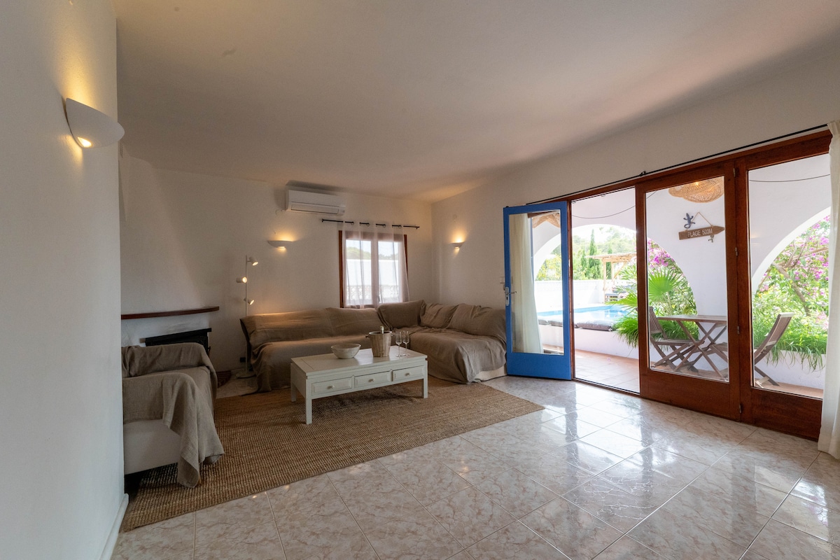 Popular Airbnb listing: VillaGeckos: fantastic location, sea view, garden in Sant Antoni De Portmany