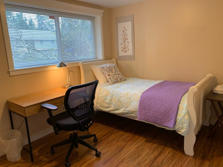 RoomB