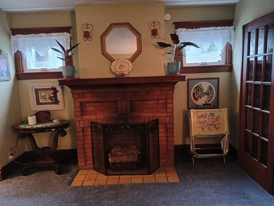 Airbnb Peaceful, spacious apartment. Non-smoking.