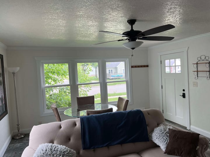 Home In Menasha - 애플턴
