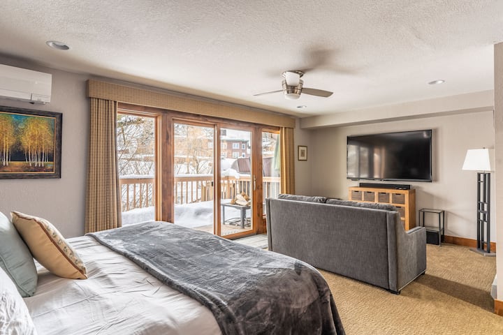 Whitefish Luxury River Retreat - Whitefish, MT