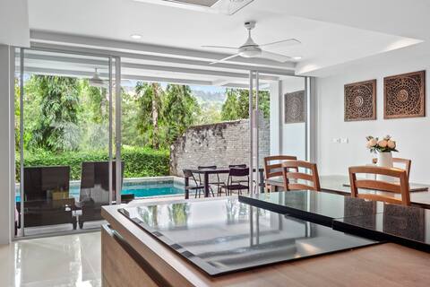 10 bedroom, 28 guests, 7 Kms to Patong beach