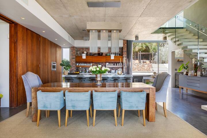 Camps Bay 4-Bedroom Home | Sea Views & Pool gallery image 3