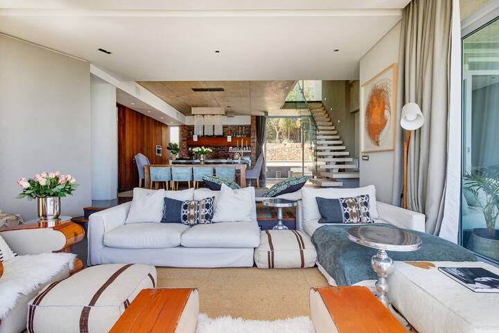 Camps Bay 4-Bedroom Home | Sea Views & Pool gallery image 5