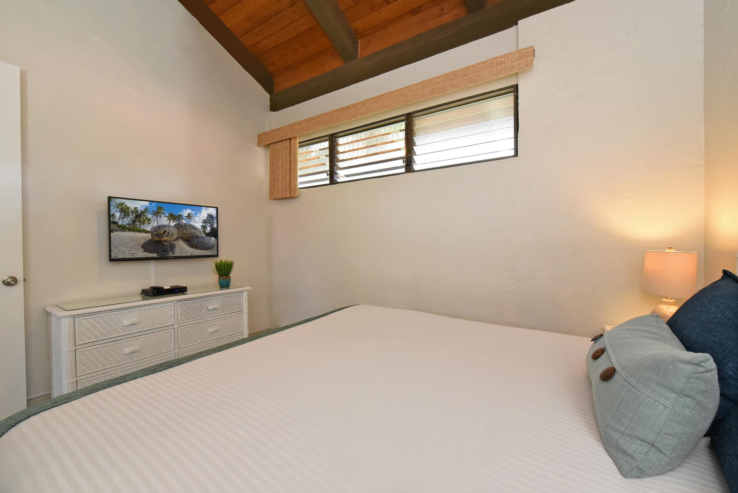 Condo in Lahaina · ★4.84 · 2 bedrooms · 3 beds · 2 private baths - Image 1