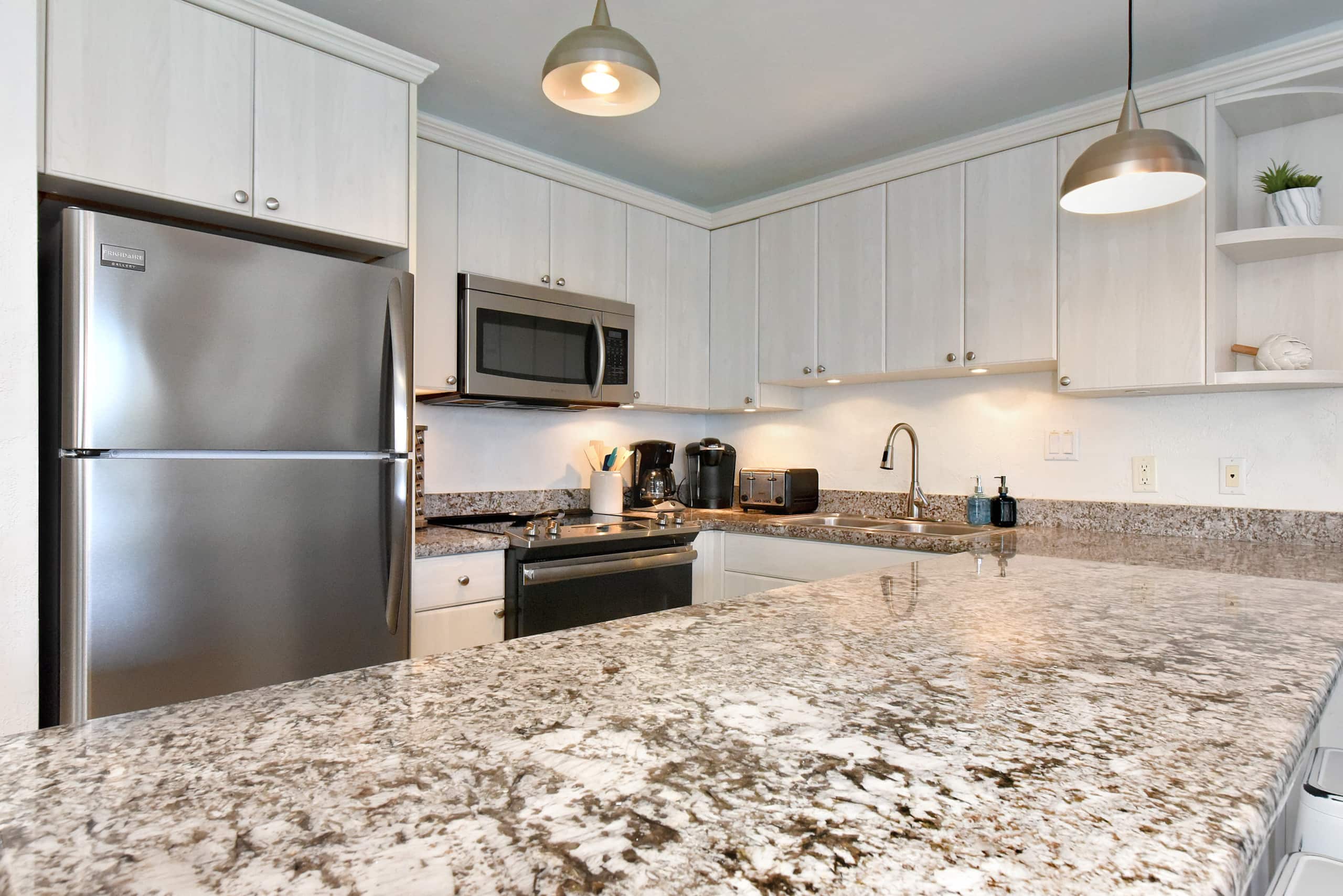 Condo in Lahaina · ★4.84 · 2 bedrooms · 3 beds · 2 private baths - Image 11
