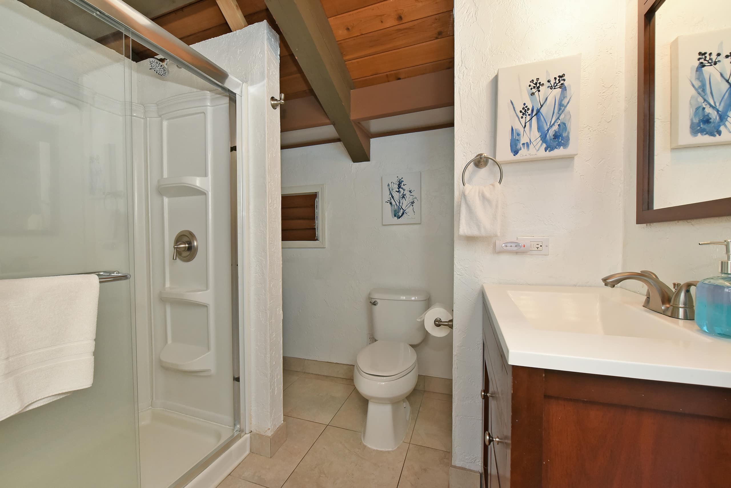Condo in Lahaina · ★4.84 · 2 bedrooms · 3 beds · 2 private baths - Image 23