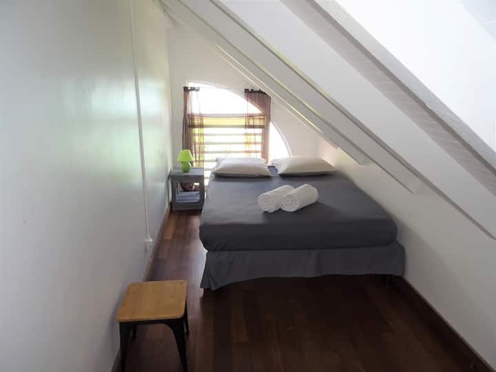 Dhomë gjumi 3 në katin e dytë