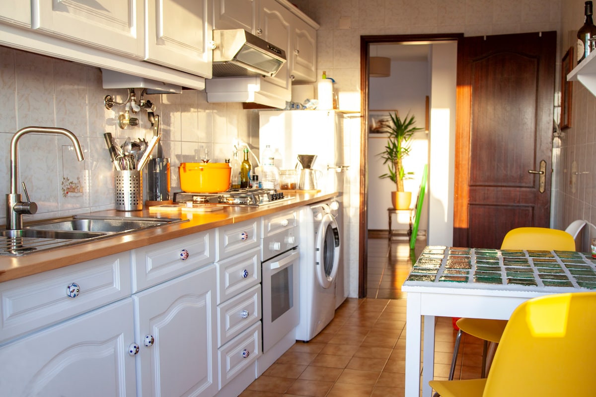 Top performing Airbnb: Penthouse Apartment, City Center, fast Wi-Fi in Caldas Da Rainha