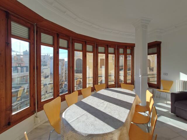 BIG & SUNNY APT. 2 BALCONIES CLOSE TO CITY HALL gallery image 2