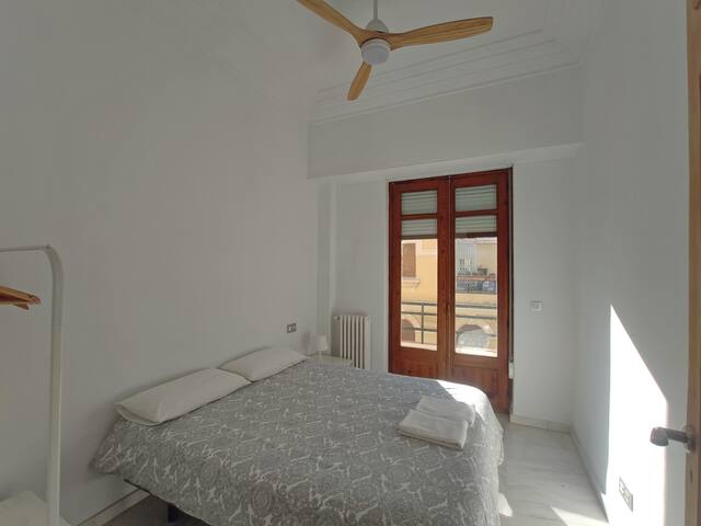 BIG & SUNNY APT. 2 BALCONIES CLOSE TO CITY HALL gallery image 5