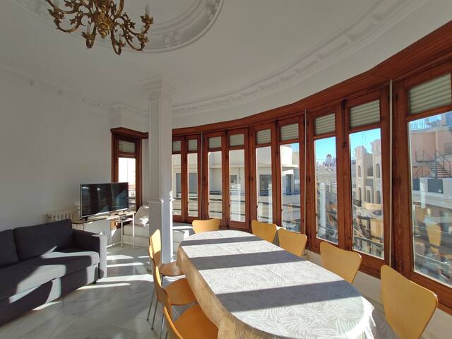 BIG & SUNNY APT. 2 BALCONIES CLOSE TO CITY HALL gallery image 3