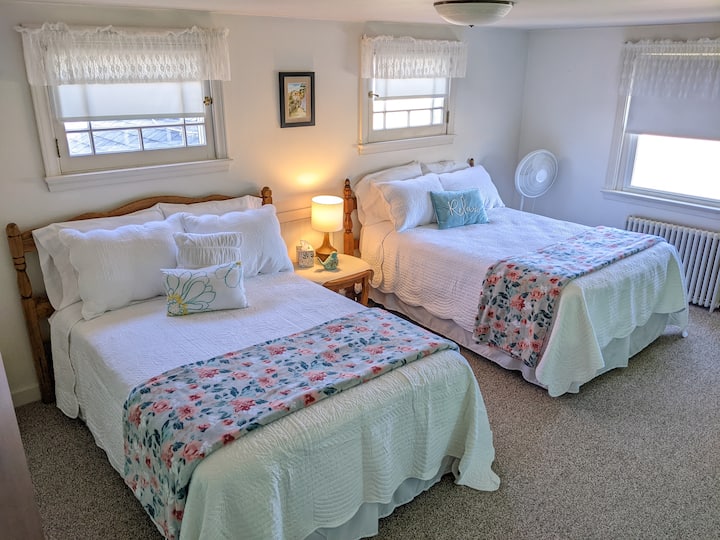 La chambre verte dispose de 2 lits doubles