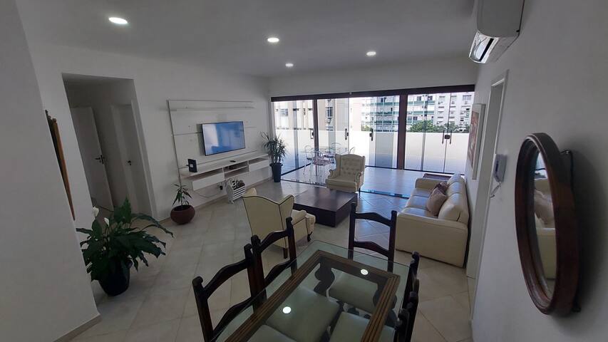 Linda Cobertura com Terraço, 2 Qtos em Ipanema gallery image 3