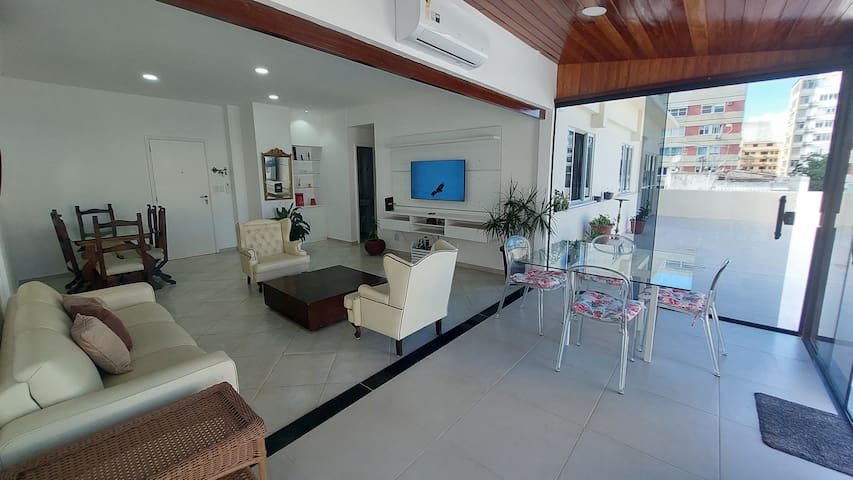 Linda Cobertura com Terraço, 2 Qtos em Ipanema