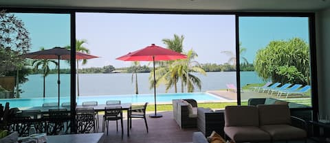 Charming lagoon villa in Assinie-Mafia
