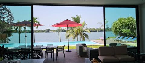 Charming lagoon villa in Assinie-Mafia