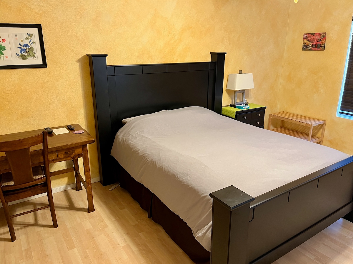 Работно пространство в луксозен апартамент