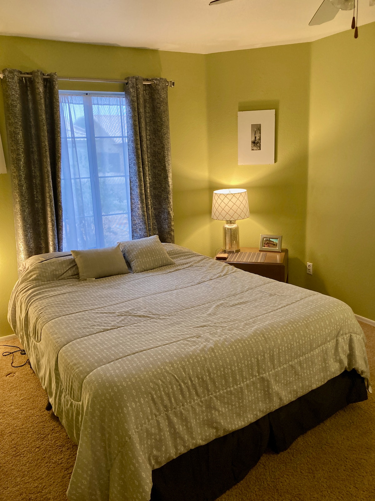 Двойка в трета спалня, леки завеси за дълбок сън