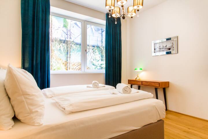 Stunning & Luxury ♛| Walk to Parliament | Balcony☀ gallery image 5