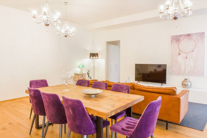 Stunning & Luxury ♛| Walk to Parliament | Balcony☀ gallery image 3