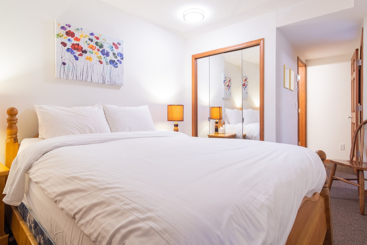 Primárna spálňa: manželská posteľ