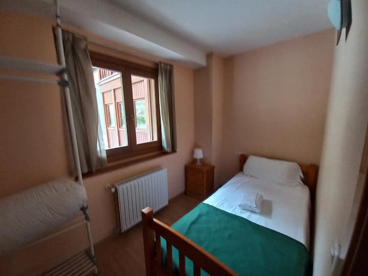 საძინებელი 3, ერთი ერთადგილიანი საწოლი