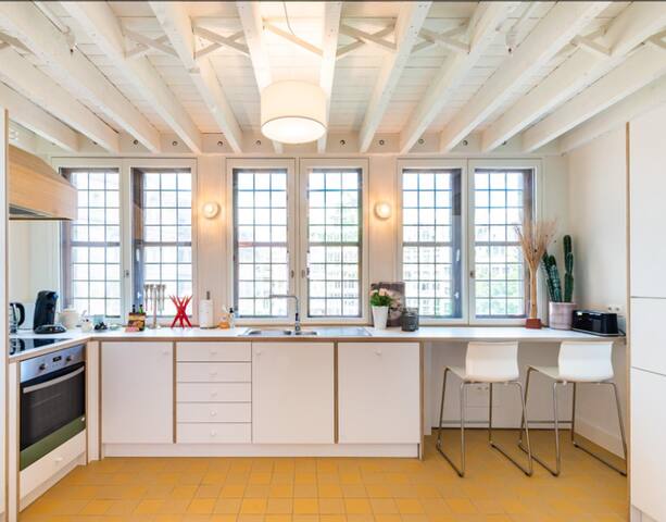 Antwerp old town triplex apartment gallery image 3