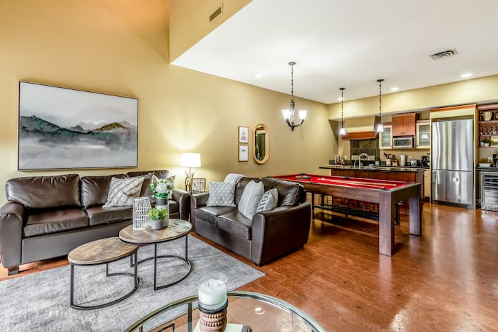 Luxury Penthouse | Indoor Pool & Hot Tub | 2 Decks - Condominiums for ...