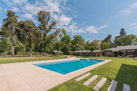 Lux Pileta & Private Tennis court. Maschwtiz