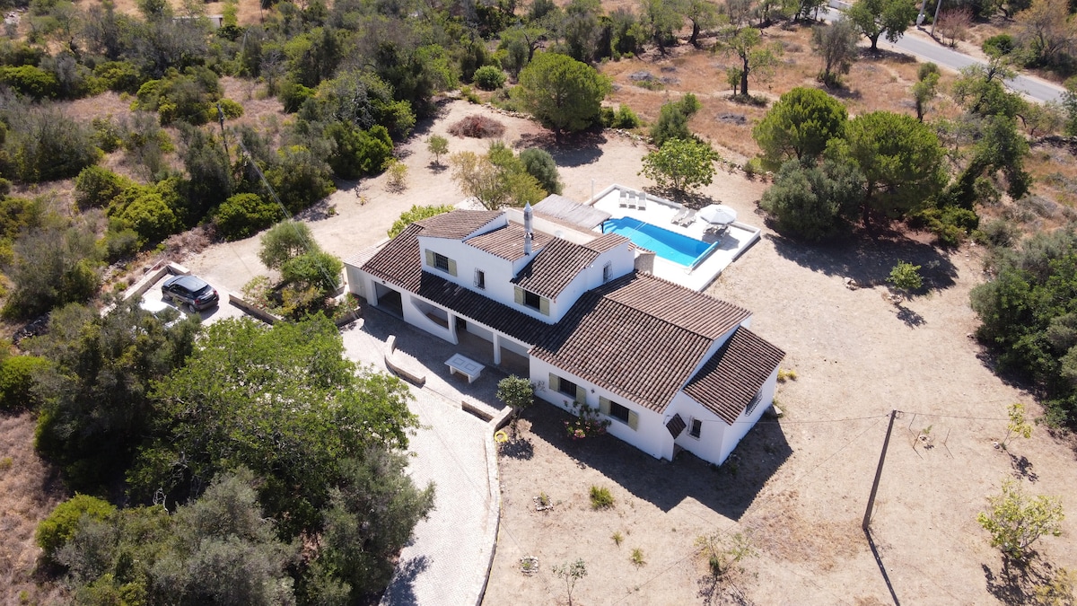 Top Airbnb: NEW Beautiful Villa House, Private Pool, Quiet em Loulé (São Clemente)